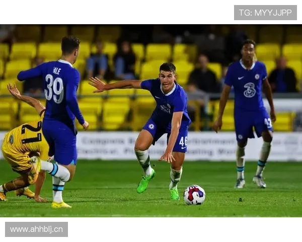 那不勒斯俱乐部运营争议：引发管理层变动与夏季转会规划不确定性