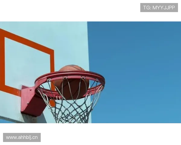 新手必看：篮球补篮规则图解，教你正确完成进球动作